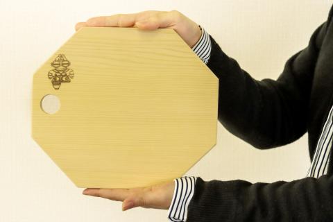 [天然青森ひば使用] オリジナル しゃこちゃん焼き印入り カッティングボード｜抗菌 まな板 木製 包丁 調理器具 [0418]