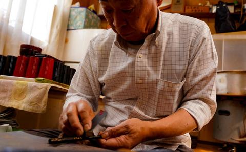 津軽塗　夫婦箸セット・唐塗 黒上・白口赤上