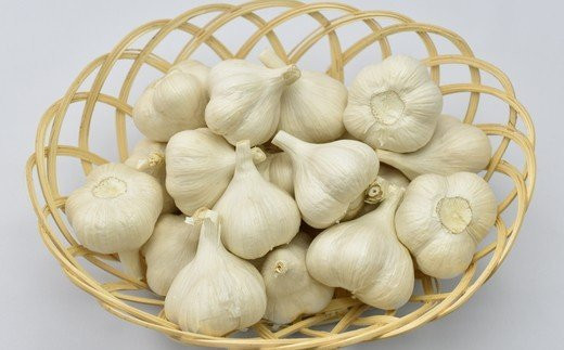 【2026年8月発送】【早期予約品】にんにく(1kg) 栽培期間中農薬、化学肥料不使用　【送料無料 青森県 七戸町 にんにく 野菜 ガーリック 調味料】　【02402-0068】