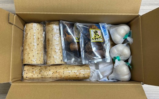 あおもり満喫セット＜かぼちゃフレーク150g×1パック、黒にんにく100g×2パック、玉にんにく(ネット入)×3個、ネバリスター真空パック約900g前後＞　【02402-0469】