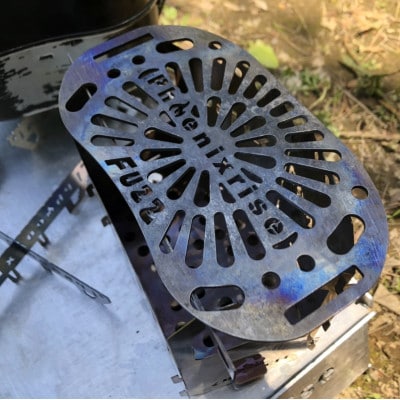 「FUZZ Titan」スタッキング可能な厚さ2mmのチタン製焼き網1枚、専用取っ手1本【配送不可地域：離島・沖縄県】