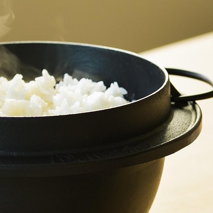 南部鉄器 ごはん鍋 3合炊き 直火対応 IH対応 岩鋳 日本製 南部鉄器なべ 鉄分補給 貧血予防 アウトドア キャンプ キャンプ用品 キッチン キッチン用品 キッチングッズ 調理器具 南部鉄 鉄鍋 鉄分 健康 工芸品 民芸品 伝統工芸品 岩手 岩手県 盛岡市