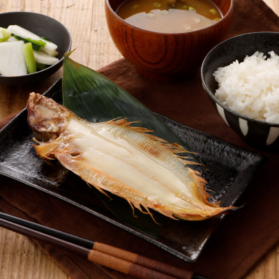 一夜干しかれい「ヒレグロ2尾」「かれいの煮つけ」を得意料理にするセット【配送不可地域：離島】