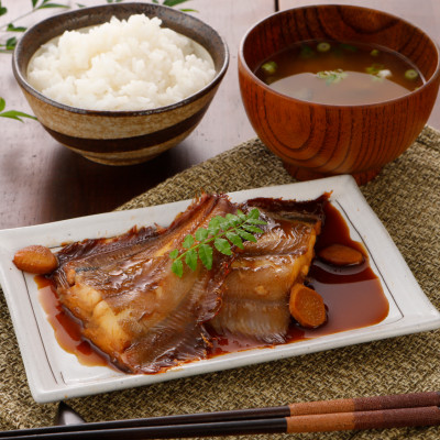 一夜干しかれい「ヒレグロ2尾」「かれいの煮つけ」を得意料理にするセット【配送不可地域：離島】