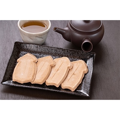 【三陸銘菓】元祖いかせんべい 三鉄車両箱ギフトボックス　〔2枚入×8袋〕×3箱