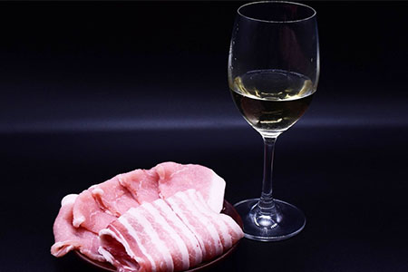 【市民が選んだ！花巻特産お肉とワインの贅沢セット】 白金豚ロース、バラ各180g、五月長根リースリング・リオン（白ワイン） 【2132】