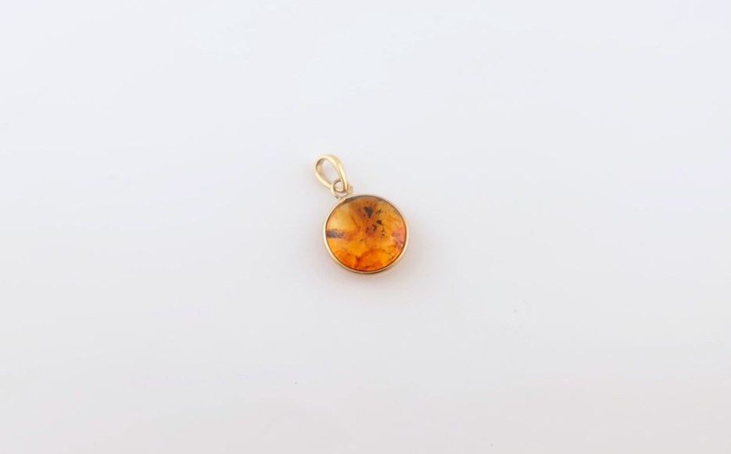 Amberlogue ペンダント 丸（金属素材：K10　琥珀：9mm　サイズ：全長15mm）
