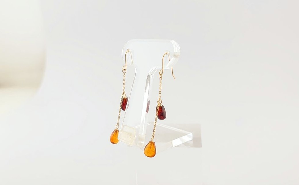Amberlogue ピアス しずく（金属素材：K10　琥珀：直径6.5×5×3mm　サイズ：全長35mm）