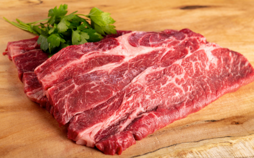 国産飼料100％で育てた 山形村短角牛「厚切り！肩ロースステーキ300ｇ」いわて 山形村 短角牛 牛肉 牛 赤身 肩ロース 厚切り 300g ステーキ 国産飼料100％ 希少 貴重 数量限定 人気 BBQ バーベキュー パック 冷凍