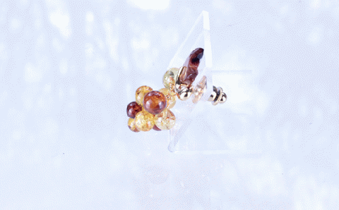 久慈産琥珀使用「ぶどうブローチ」