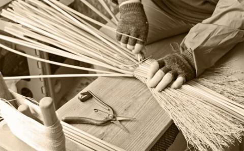 やませの里 手づくり手ほうき小