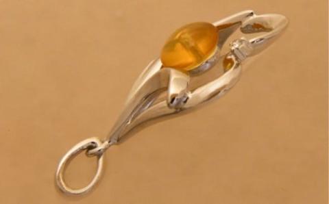 久慈産原石削出天然琥珀付き「ペンダント」