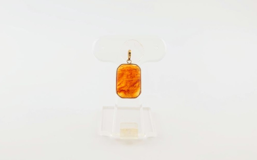 Amberlogue ペンダント 四角（金属素材：K10　琥珀：15mm×11mm　サイズ：全長21mm）