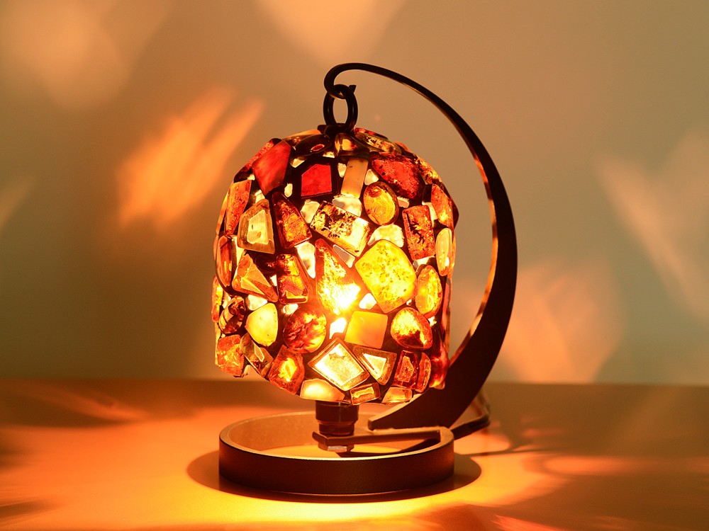 皇室献上琥珀ランプ