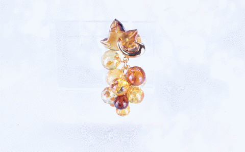 久慈産琥珀使用「ぶどうブローチ」
