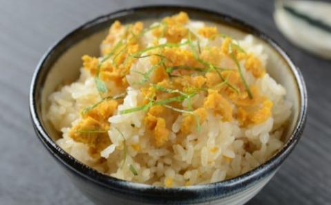 【電子レンジで温めるだけ！簡単！】プチ贅沢な海の幸ごはん！冷凍うにめし（180g×10食）」