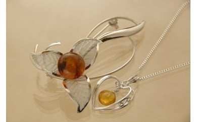 久慈産原石削出天然琥珀付き「ペンダント＆ブローチセット」