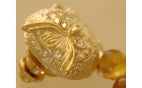 久慈産原石削出天然琥珀付き「ふくろうピンブローチ」「金」