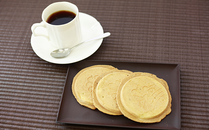 オリジナル品種を使用した「ばっけせんべい」 ／ ふきのとう 蕗の薹 フキノトウ ばっけ バッケ せんべい 煎餅 お煎餅 せんべい おせんべい お茶菓子 茶菓子 お茶請け 松っちゃん市場