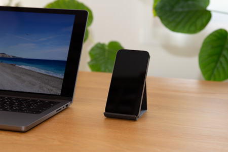 和紙のスマホスタンド iPhone 16 Pro 対応 スマホスタンド ブラック 岩手県奥州市産 バンドシー Bandc for iPhone 16, 15, 14, 13, 12, 11, XS, SE [AR166]