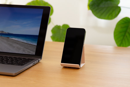 和紙のスマホスタンド iPhone 16 Pro 対応 スマホスタンド ライトピンク 岩手県奥州市産 バンドシー Bandc for iPhone 16, 15, 14, 13, 12, 11, XS, SE [AR174]