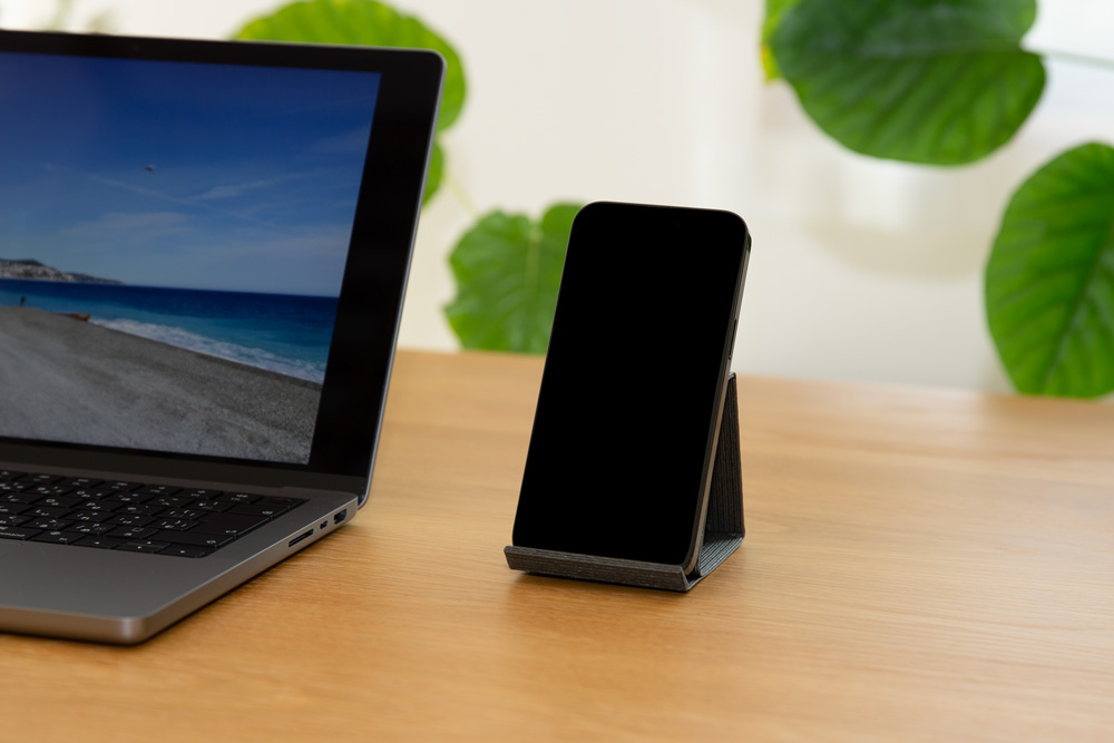 和紙のスマホスタンド iPhone 16 Pro Max 対応  チャコールグレー 岩手県奥州市産 バンドシー Bandc for iPhone 16 Pro Max, 15 Pro Max, 14 Pro Max, 13 Pro Max, 12 Pro Max, 11 Pro Max, 11, XS Max, XR [AR179]