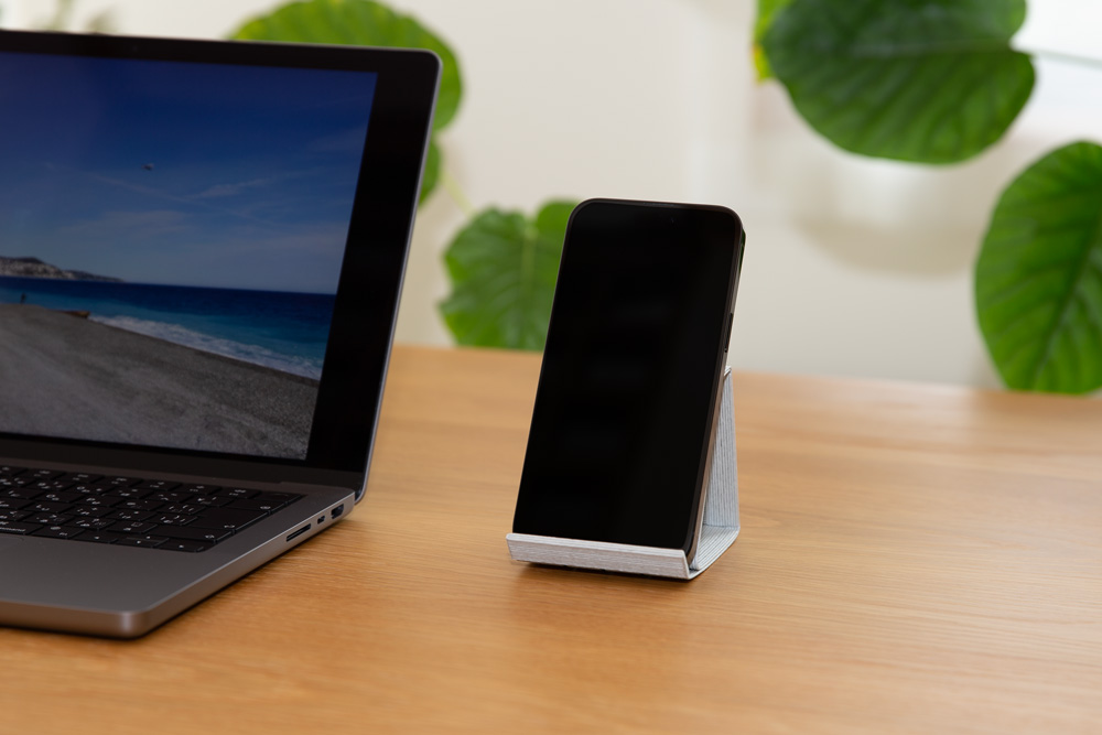 和紙のスマホスタンド iPhone 16 Pro Max 対応 ライトグレー 岩手県奥州市産 バンドシー Bandc for iPhone 16 Pro Max, 15 Pro Max, 14 Pro Max, 13 Pro Max, 12 Pro Max, 11 Pro Max, 11, XS Max, XR [AR180]