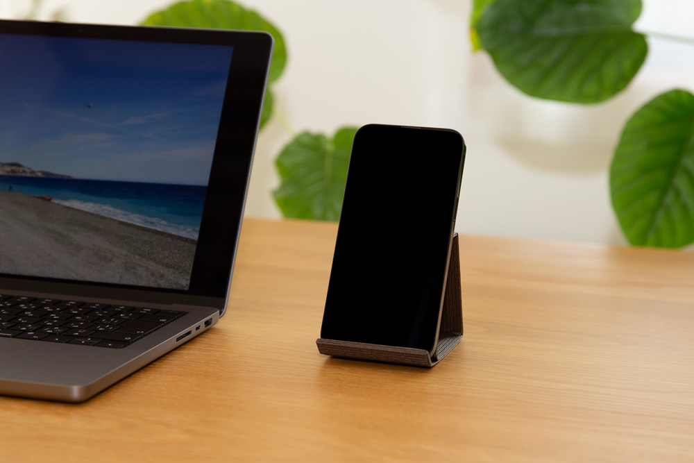 和紙のスマホスタンド iPhone 16 Pro Max 対応 ダークブラウン 岩手県奥州市産 バンドシー Bandc for iPhone 16 Pro Max, 15 Pro Max, 14 Pro Max, 13 Pro Max, 12 Pro Max, 11 Pro Max, 11, XS Max, XR [AR183]