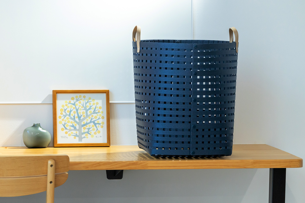 暮らしを豊かにするシンプルで美しいかご ハンドル付き L ネイビー 岩手県奥州市産 バンドシー Bandc [AR013]