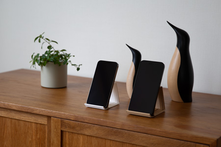 和紙のスマホスタンド iPhone 16 Pro 対応 スマホスタンド ホワイト 岩手県奥州市産 バンドシー Bandc for iPhone 16, 15, 14, 13, 12, 11, XS, SE [AR167]