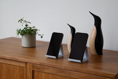 和紙のスマホスタンド iPhone 16 Pro 対応 スマホスタンド ライトグレー 岩手県奥州市産 バンドシー Bandc for iPhone 16, 15, 14, 13, 12, 11, XS, SE [AR170]