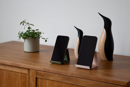 和紙のスマホスタンド iPhone 16 Pro 対応 スマホスタンド モスグリーン 岩手県奥州市産 バンドシー Bandc for iPhone 16, 15, 14, 13, 12, 11, XS, SE [AR175]