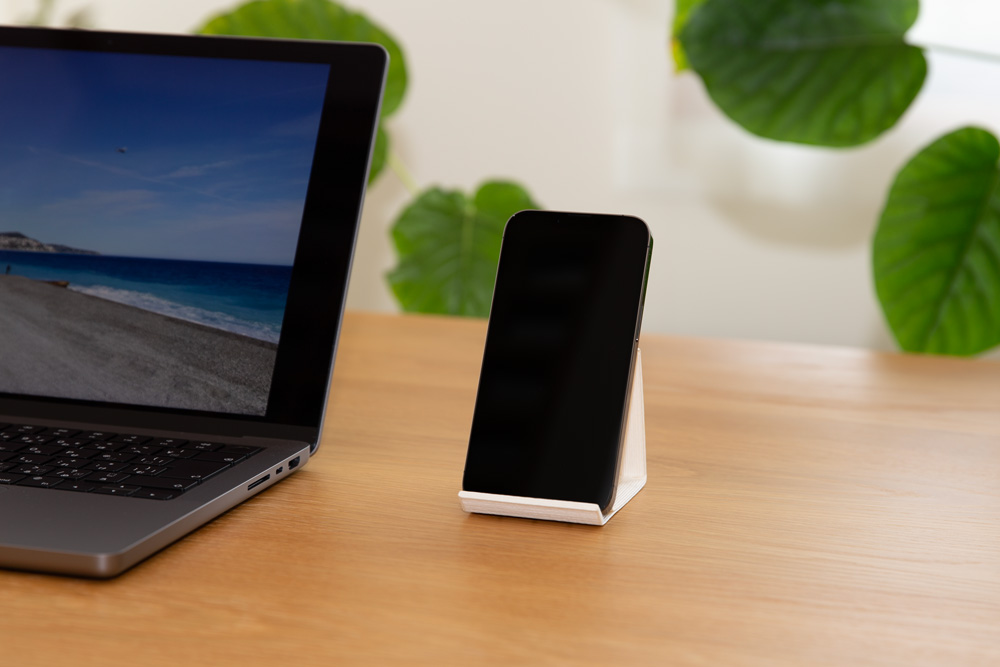 和紙のスマホスタンド iPhone 16 Pro Max 対応 ホワイト 岩手県奥州市産 バンドシー Bandc for iPhone 16 Pro Max, 15 Pro Max, 14 Pro Max, 13 Pro Max, 12 Pro Max, 11 Pro Max, 11, XS Max, XR [AR177]