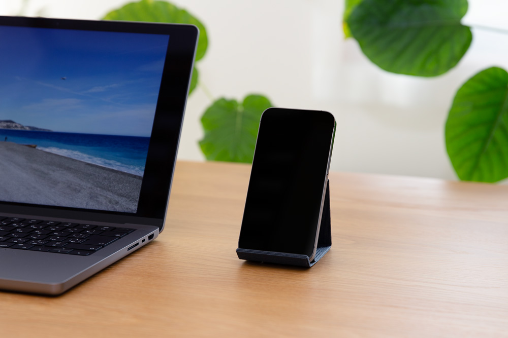 和紙のスマホスタンド iPhone 16 Pro Max 対応 ネイビー 岩手県奥州市産 バンドシー Bandc for iPhone 16 Pro Max, 15 Pro Max, 14 Pro Max, 13 Pro Max, 12 Pro Max, 11 Pro Max, 11, XS Max, XR [AR181]