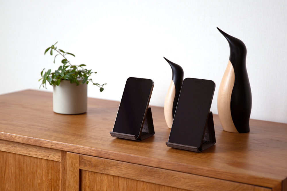 和紙のスマホスタンド iPhone 16 Pro Max 対応 ダークブラウン 岩手県奥州市産 バンドシー Bandc for iPhone 16 Pro Max, 15 Pro Max, 14 Pro Max, 13 Pro Max, 12 Pro Max, 11 Pro Max, 11, XS Max, XR [AR183]