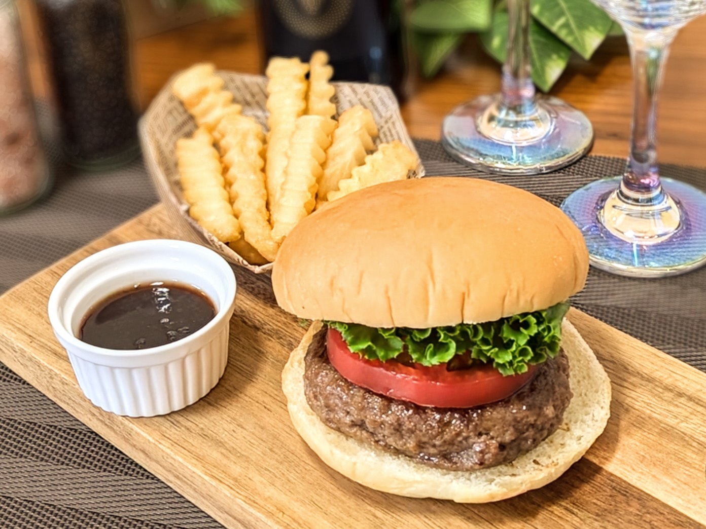 前沢牛 生ハンバーグ 150g×3個 民宿おっきり特製 ハンバーグソース付 [BY001]