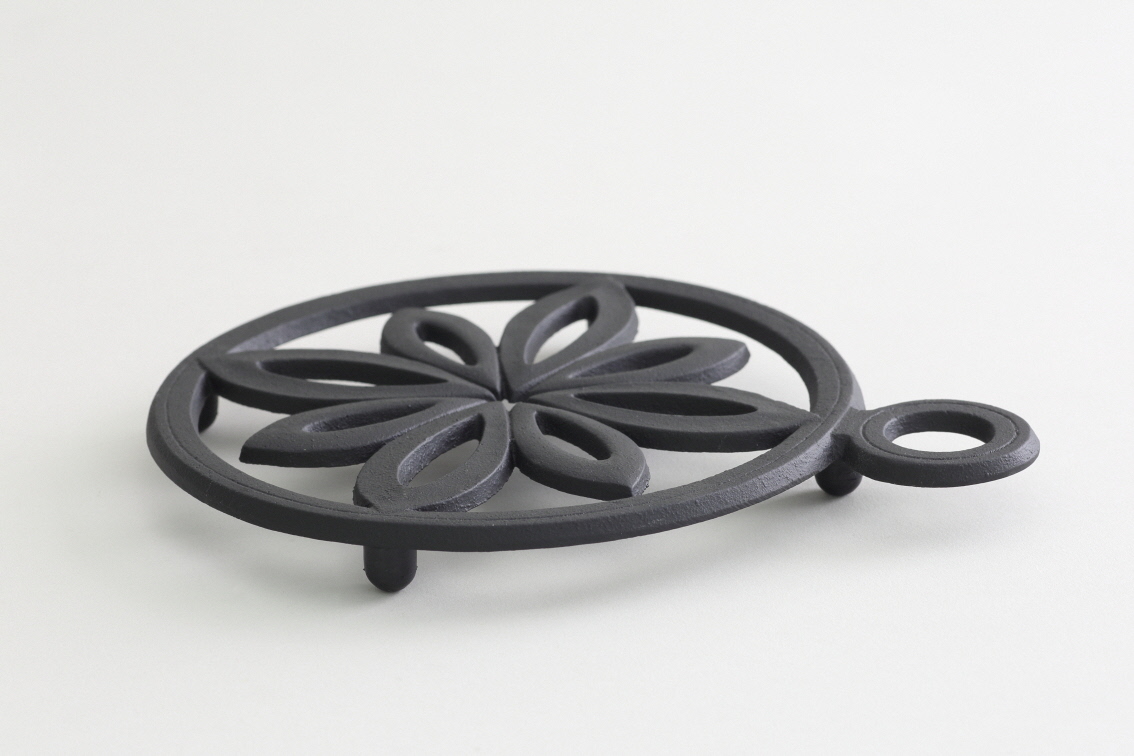 南部鉄器 瓶敷 木の実 （片手） （鉄瓶・鍋向き） 伝統工芸品 [Y0093]