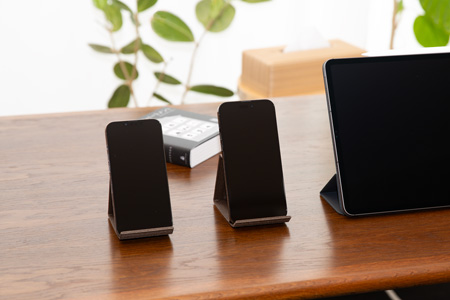 和紙のスマホスタンド iPhone 16 Pro 対応 スマホスタンド ダークブラウン 岩手県奥州市産 バンドシー Bandc for iPhone 16, 15, 14, 13, 12, 11, XS, SE [AR173]