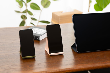 和紙のスマホスタンド iPhone 16 Pro 対応 スマホスタンド モスグリーン 岩手県奥州市産 バンドシー Bandc for iPhone 16, 15, 14, 13, 12, 11, XS, SE [AR175]