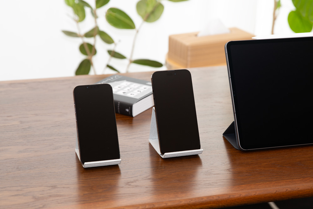 和紙のスマホスタンド iPhone 16 Pro Max 対応 ライトグレー 岩手県奥州市産 バンドシー Bandc for iPhone 16 Pro Max, 15 Pro Max, 14 Pro Max, 13 Pro Max, 12 Pro Max, 11 Pro Max, 11, XS Max, XR [AR180]