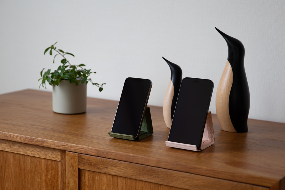 和紙のスマホスタンド iPhone 16 Pro Max 対応 モスグリーン 岩手県奥州市産 バンドシー Bandc for iPhone 16 Pro Max, 15 Pro Max, 14 Pro Max, 13 Pro Max, 12 Pro Max, 11 Pro Max, 11, XS Max, XR [AR185]