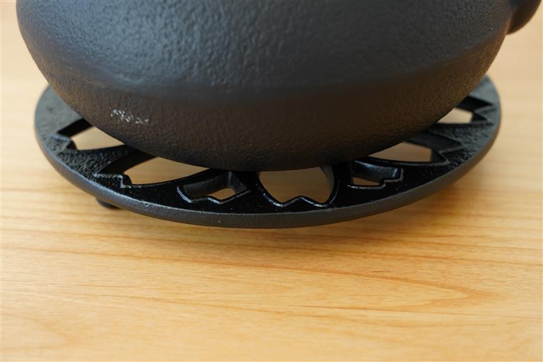 南部鉄器 瓶敷 リーフ（鉄瓶、鍋向き） [Y0103]