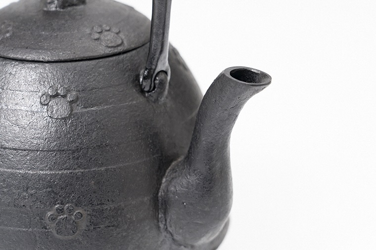 南部鉄器 鉄瓶 南部型ねこ 0.8L 【村上怜 作】 IH調理器 伝統工芸品 やかん ケトル キッチン用品 食器 日用品 雑貨[Y0052]