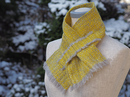 手紡ぎ手織りのショートマフラー【ホームスパン 黄】 / マフラー 男女兼用 軽い 暖かい