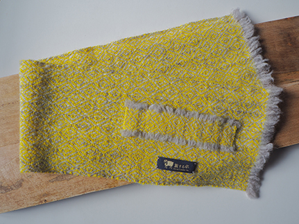 手紡ぎ手織りのショートマフラー【ホームスパン 黄】 / マフラー 男女兼用 軽い 暖かい