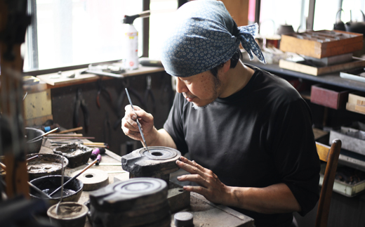 【南部鉄瓶】「雫」小 ／ 伝統工芸 鋳物 鉄瓶工房髙橋 南部鉄器 なんぶてっき やかん 鉄 てつ テツ 湯沸かし てつびん 鉄ビン ビン 工房直送