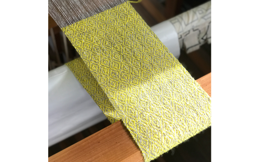 手紡ぎ手織りのショートマフラー【ホームスパン 黄】 / マフラー 男女兼用 軽い 暖かい