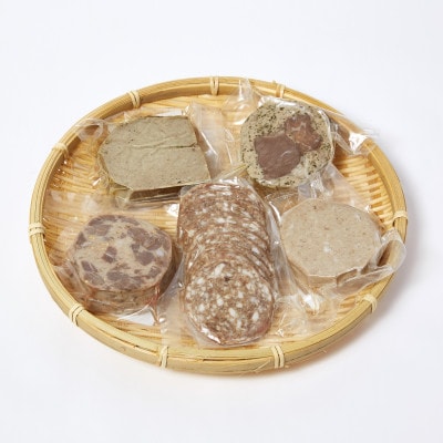 岩手町「菊池牧場のソーセージ」 詰め合わせ 900g ソーセージ 牛肉 豚肉 セット おかず つまみ ギフト 贈り物 お中元 お歳暮 肉 お肉