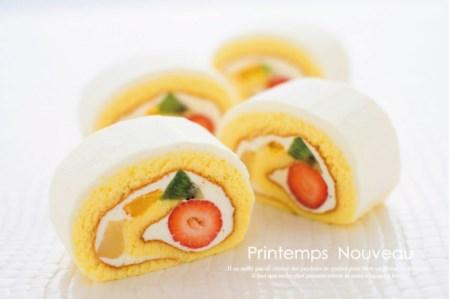 いちご キウイ 洋ナシ ゴールデンピーチを限界まで巻いたロールケーキ「プランタンヌーボー」(AQ016-5)
