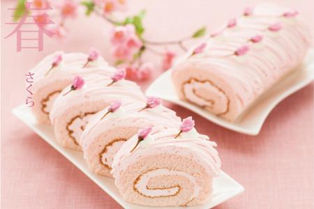 ＼季節ごとの贈り物／花月堂 年4回 定期便 ロールケーキ (さくら満開モンブランロール | 白桃ロール | キャラメルもんぶらんロール | ショコランジュ) (AQ068)